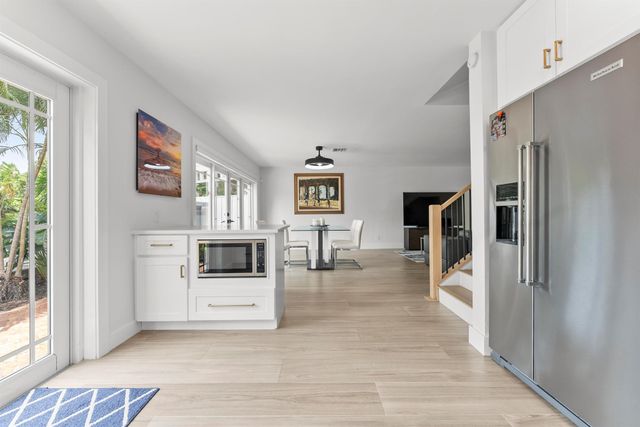 802 Andrews Avenue, Delray Beach, FL 33483