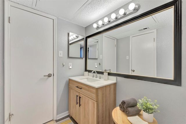 2750 Holly Hall 812, Houston, TX 77054