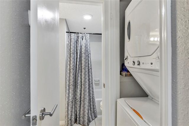 2750 Holly Hall 812, Houston, TX 77054