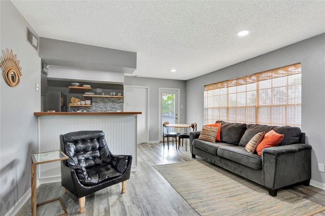 2750 Holly Hall 812, Houston, TX 77054