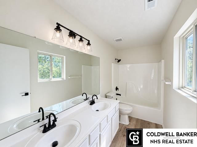 4110 N 147th Street, Omaha, NE 68116
