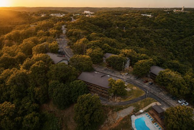 437 Notch Lane Building 16 Unit 9, Branson West, MO 65737
