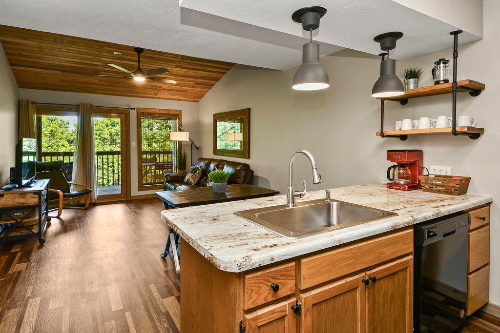 437 Notch Lane Building 16 Unit 9, Branson West, MO 65737