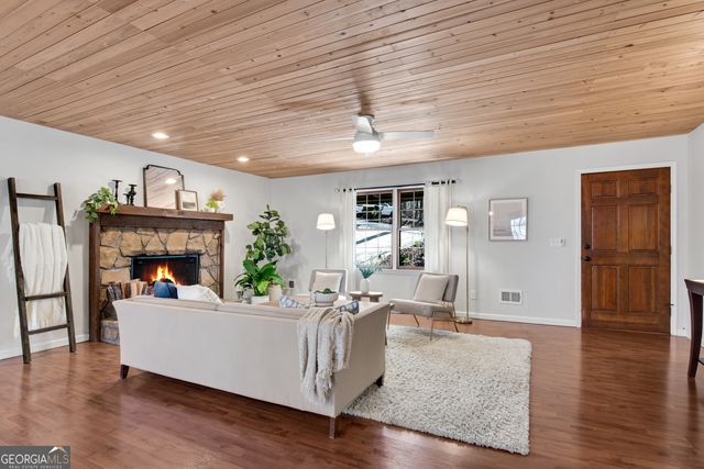 126 East Lake Drive, Roswell, GA 30075