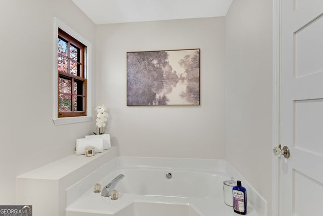 126 East Lake Drive, Roswell, GA 30075