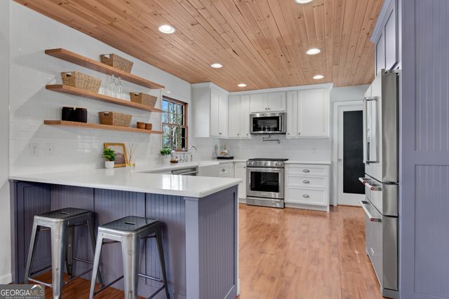 126 East Lake Drive, Roswell, GA 30075