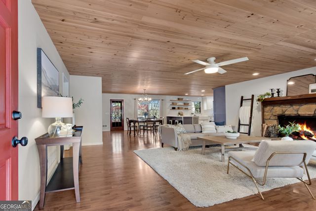 126 East Lake Drive, Roswell, GA 30075