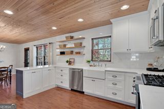 126 East Lake Drive, Roswell, GA 30075