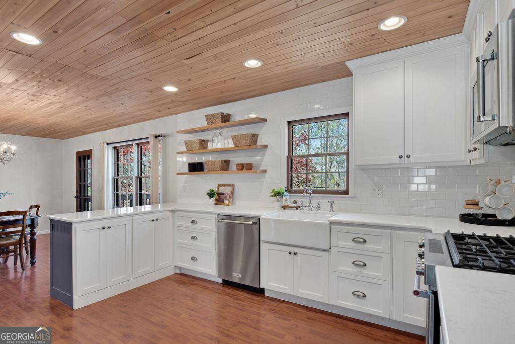 126 East Lake Drive, Roswell, GA 30075