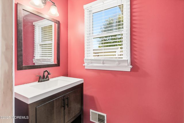 353 Livingston Avenue, Bayville, NJ 08721