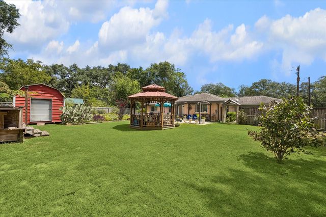 1011 Atchison Street, Sealy, TX 77474
