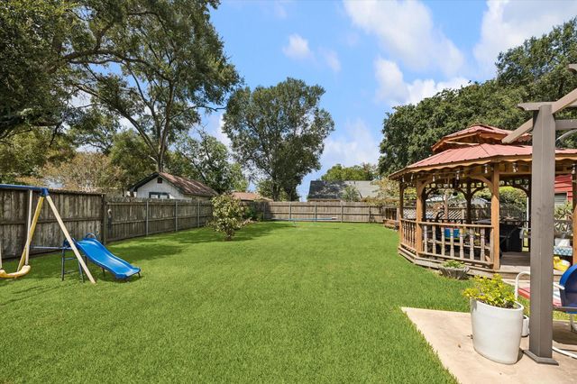 1011 Atchison Street, Sealy, TX 77474