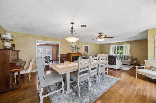 1011 Atchison Street, Sealy, TX 77474