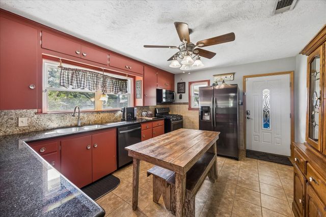 1011 Atchison Street, Sealy, TX 77474