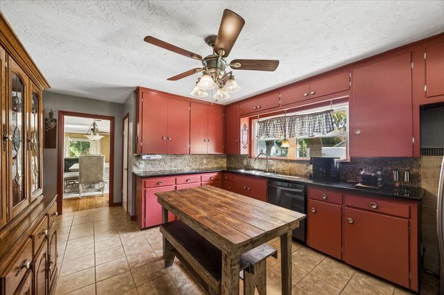1011 Atchison Street, Sealy, TX 77474
