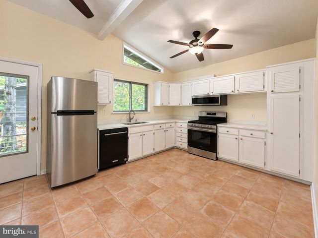 7818 GLENISTER DR, Springfield, VA 22152