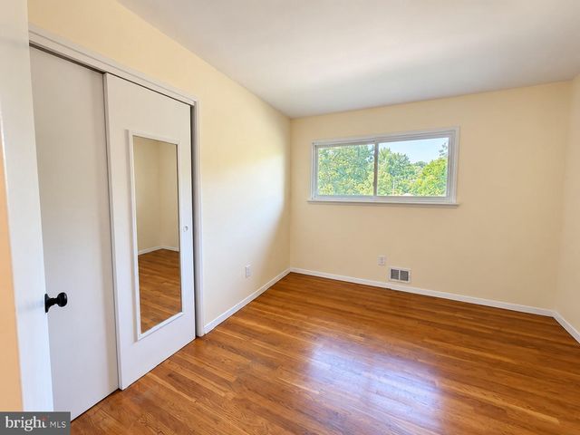 7818 GLENISTER DR, Springfield, VA 22152