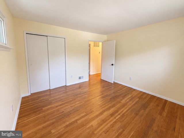 7818 GLENISTER DR, Springfield, VA 22152