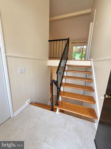 7818 GLENISTER DR, Springfield, VA 22152