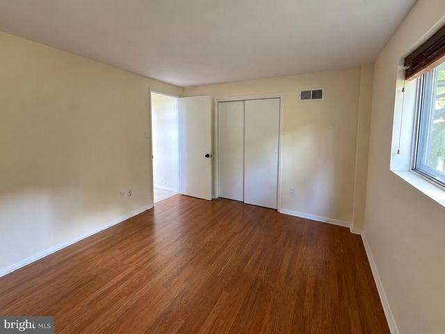 7818 GLENISTER DR, Springfield, VA 22152