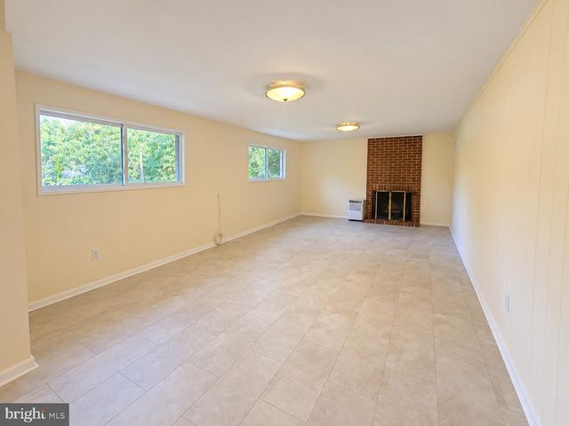 7818 GLENISTER DR, Springfield, VA 22152