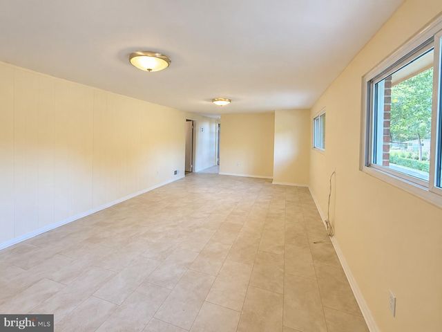 7818 GLENISTER DR, Springfield, VA 22152