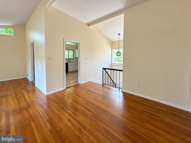 7818 GLENISTER DR, Springfield, VA 22152