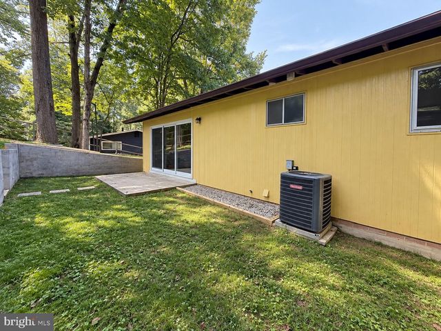 7818 GLENISTER DR, Springfield, VA 22152