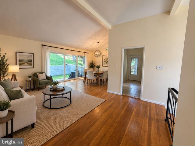 7818 GLENISTER DR, Springfield, VA 22152