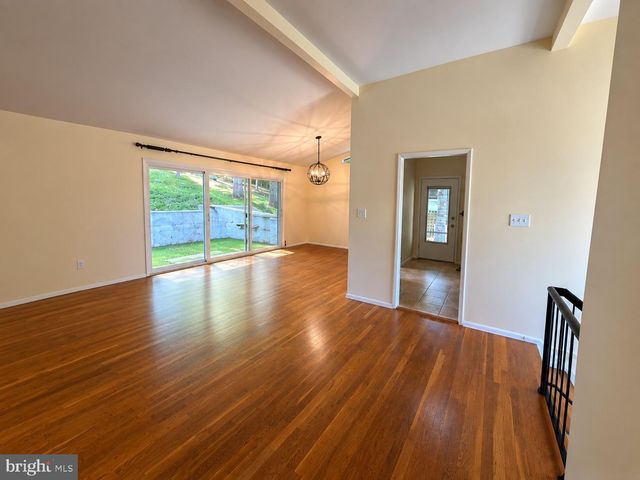 7818 GLENISTER DR, Springfield, VA 22152