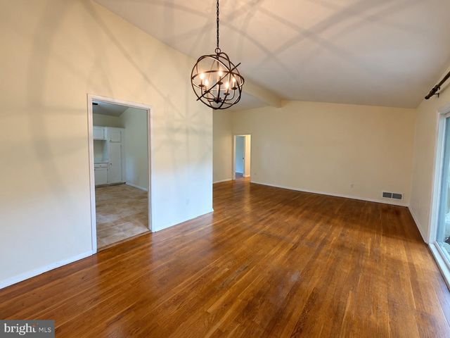 7818 GLENISTER DR, Springfield, VA 22152