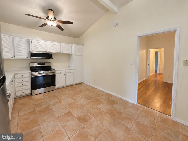 7818 GLENISTER DR, Springfield, VA 22152