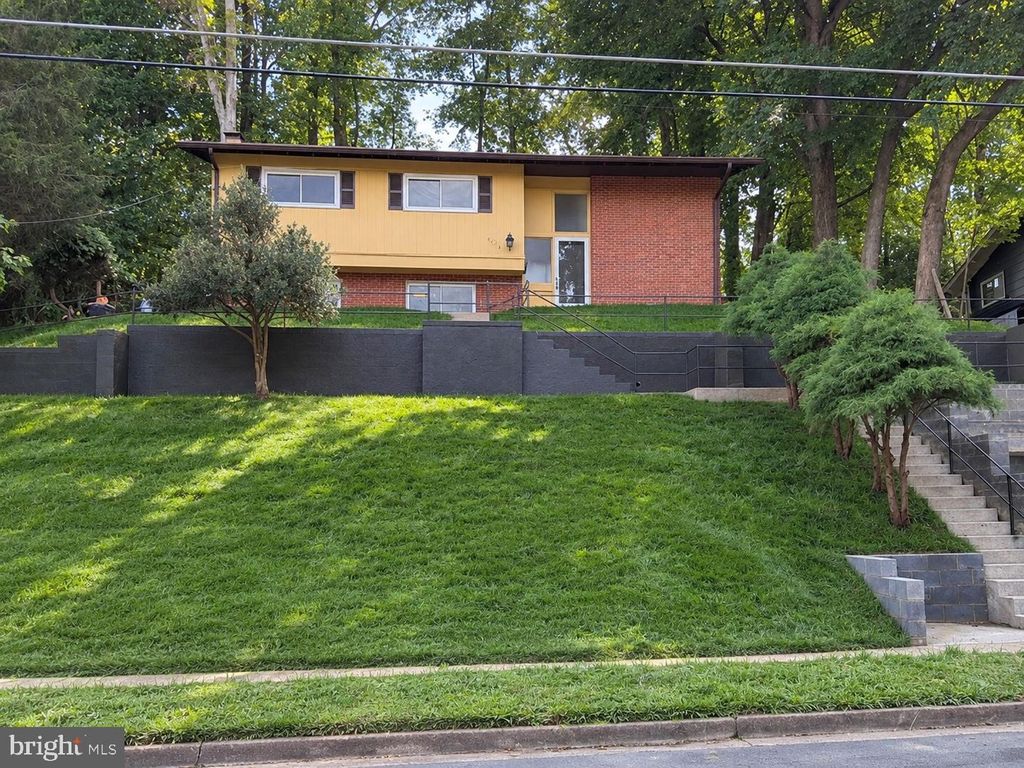 7818 GLENISTER DR, Springfield, VA 22152