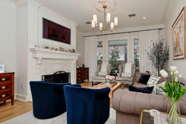 2 Graceful Elm Court, The Woodlands, TX 77381