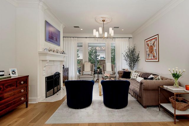 2 Graceful Elm Court, The Woodlands, TX 77381