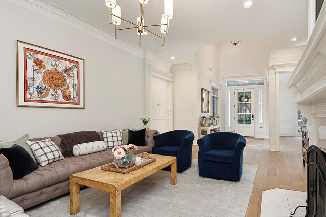 2 Graceful Elm Court, The Woodlands, TX 77381