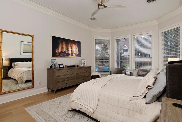 2 Graceful Elm Court, The Woodlands, TX 77381