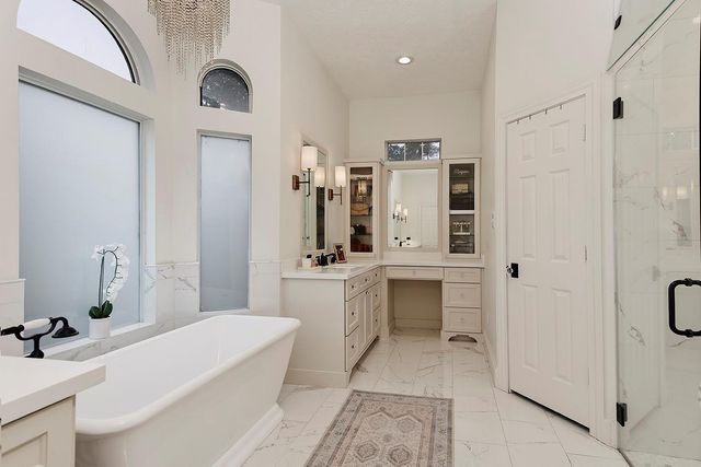 2 Graceful Elm Court, The Woodlands, TX 77381