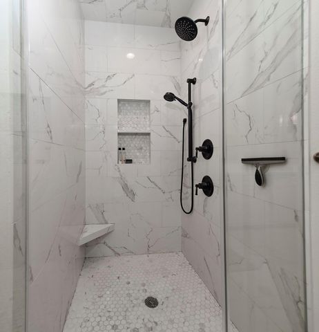 2 Graceful Elm Court, The Woodlands, TX 77381