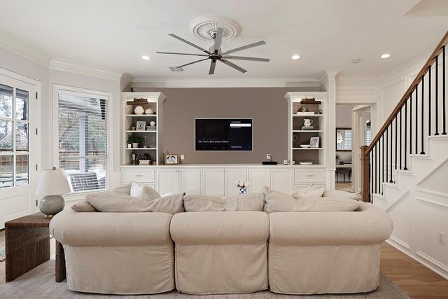 2 Graceful Elm Court, The Woodlands, TX 77381