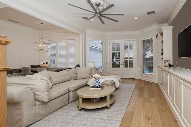 2 Graceful Elm Court, The Woodlands, TX 77381