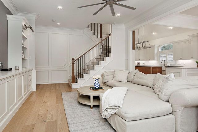 2 Graceful Elm Court, The Woodlands, TX 77381