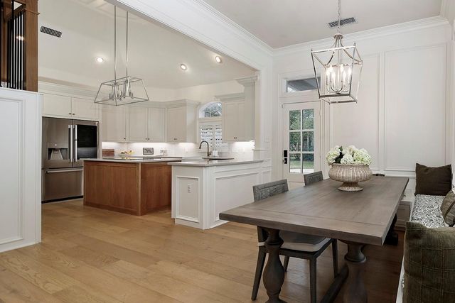 2 Graceful Elm Court, The Woodlands, TX 77381