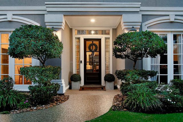 2 Graceful Elm Court, The Woodlands, TX 77381