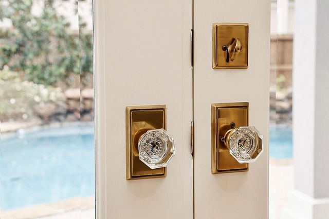 2 Graceful Elm Court, The Woodlands, TX 77381