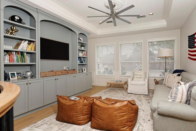 2 Graceful Elm Court, The Woodlands, TX 77381