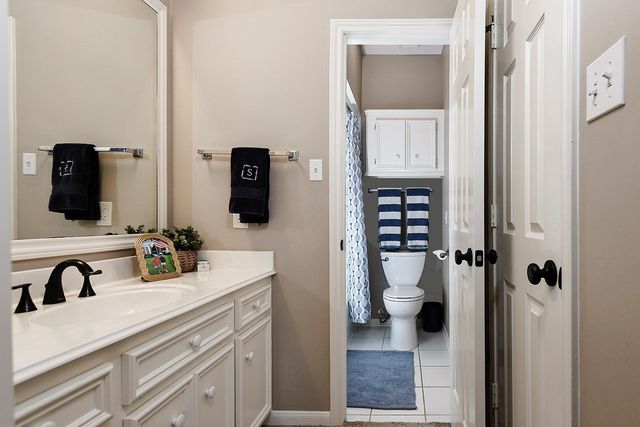 2 Graceful Elm Court, The Woodlands, TX 77381