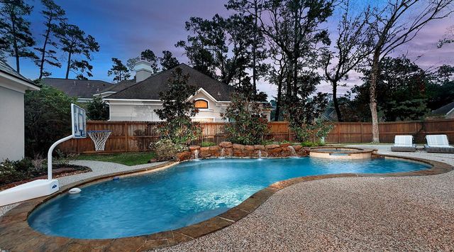 2 Graceful Elm Court, The Woodlands, TX 77381