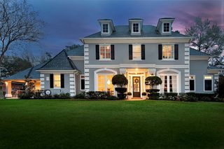 2 Graceful Elm Court, The Woodlands, TX 77381