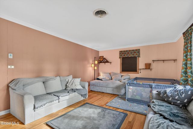 5 Southwood Drive, Clifton Park, NY 12019